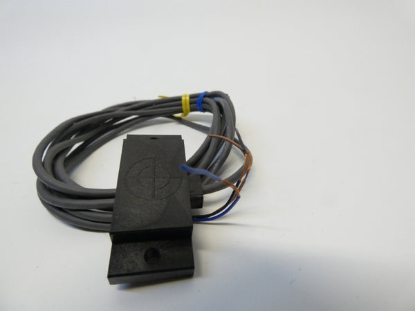 OMRON E2K-F10MC2 12-24VDC 2M NSMP
