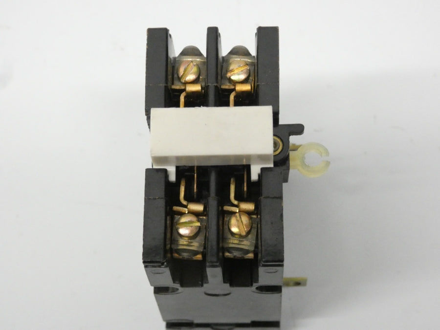 GENERAL ELECTRIC CR120X4D 300VAC 10A (MISSING SCREW) NSNP