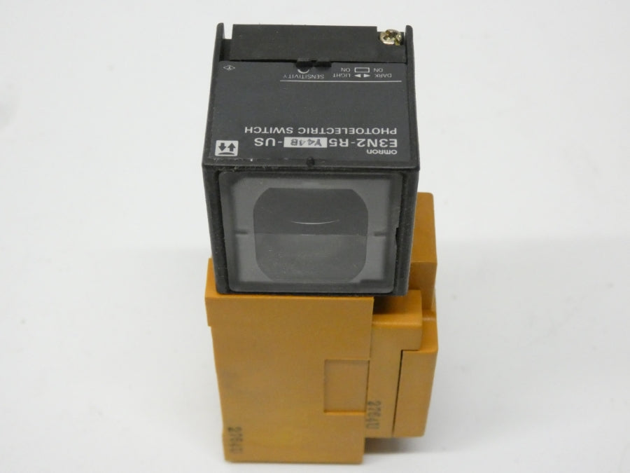 OMRON E3N2-R5Y44B-US 100-120VAC NSMP