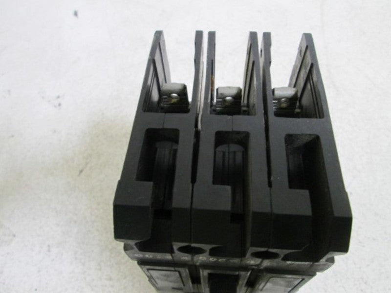 I-T-E CIRCUIT BREAKER (MISSING LUGS) E63B030 UNMP