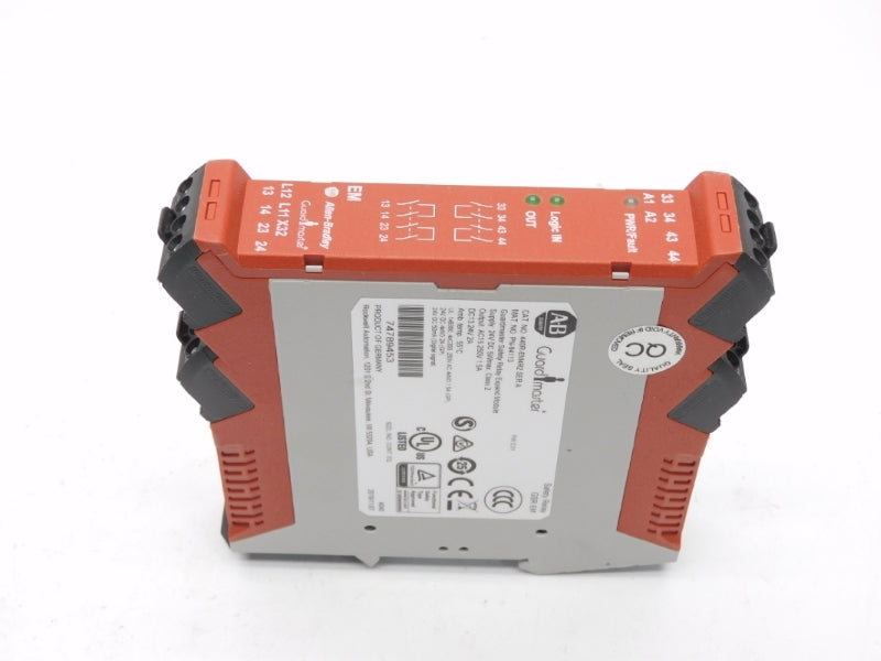 ALLEN BRADLEY 440R-EM4R2 SER. A 24VDC 2A F/W 2.01 (WH) NSMP
