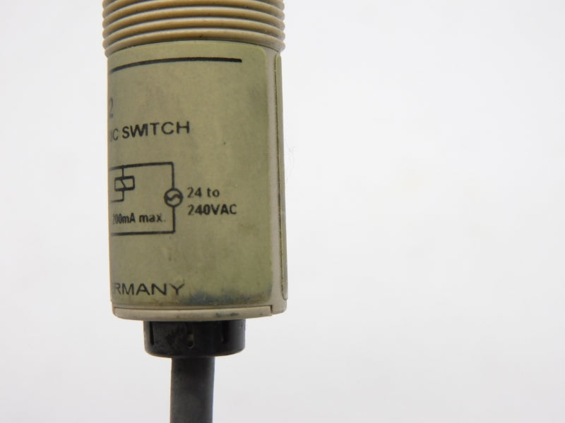 OMRON E3F2-3DZ2 24-240VAC UNMP