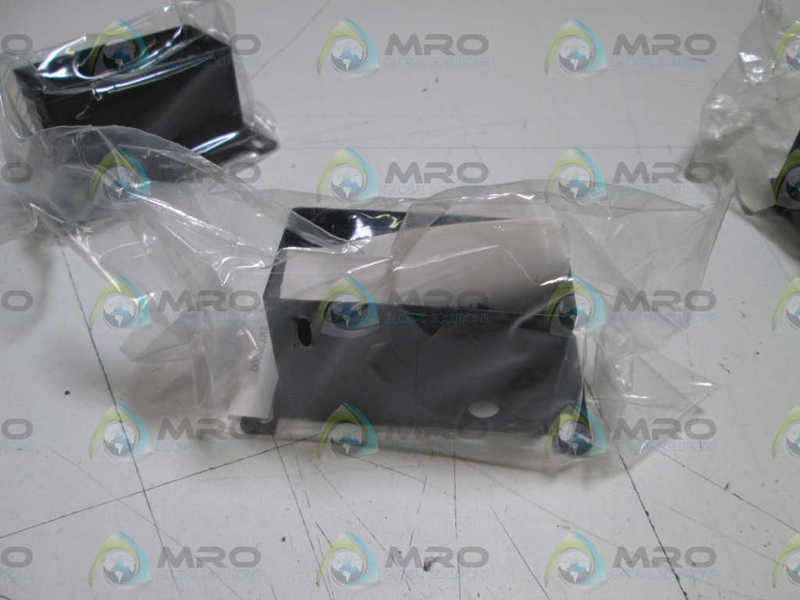 LOT OF 3 RED LION CONTROLS BASE MOUNT KIT BMK20000 NSMP
