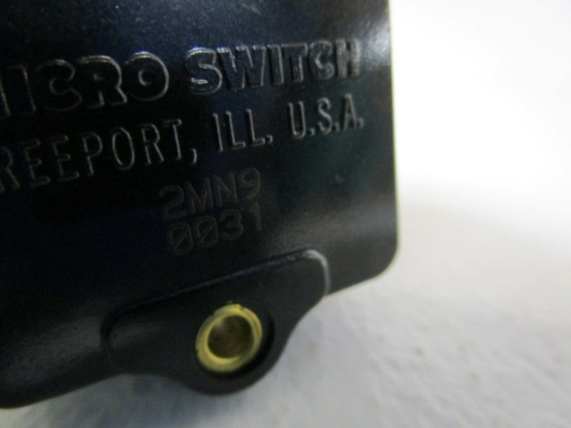 LOT OF 2 MICROSWITCH 2MN9 NSNP