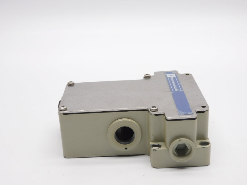 TELEMECANIQUE XY2CE4A010H7 500V 3A UNMP