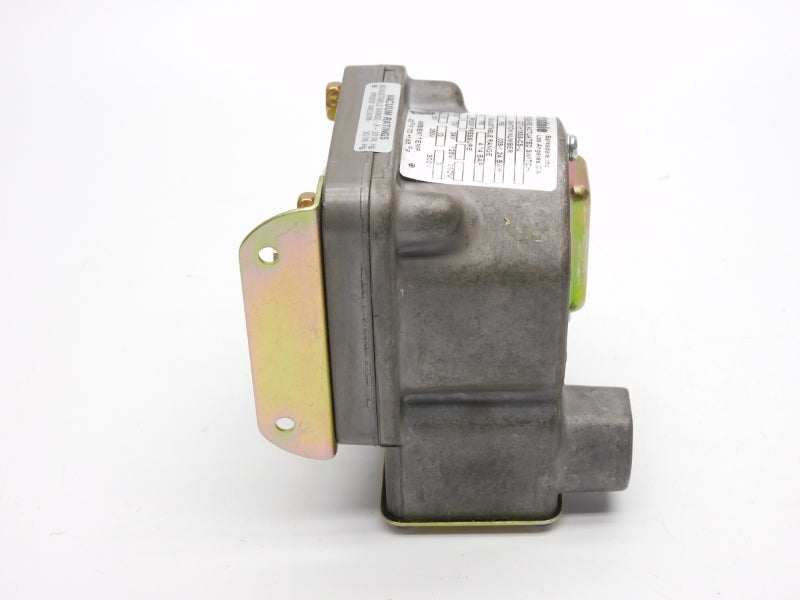 BARKSDALE D2T-H18SS-CS-U 300V 10A .4-18PSI NSNP