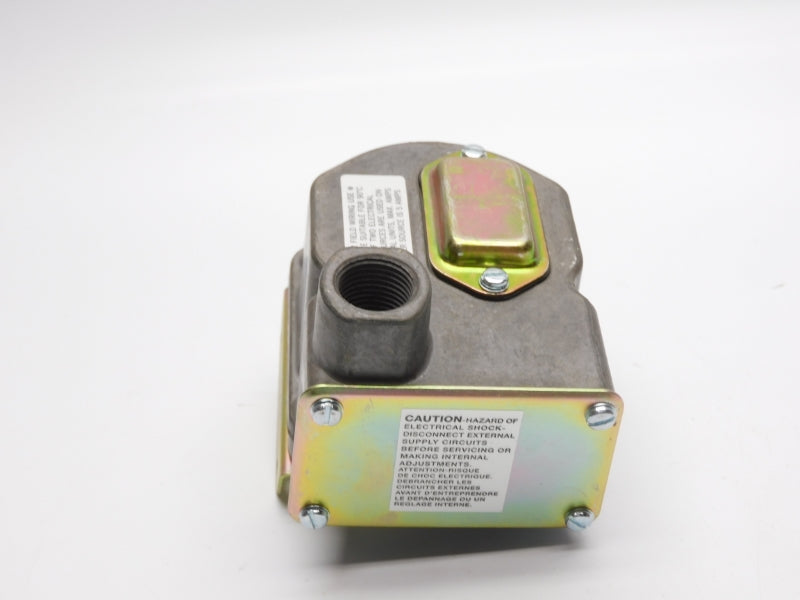 BARKSDALE D2T-H18SS-CS-U 300V 10A .4-18PSI NSNP