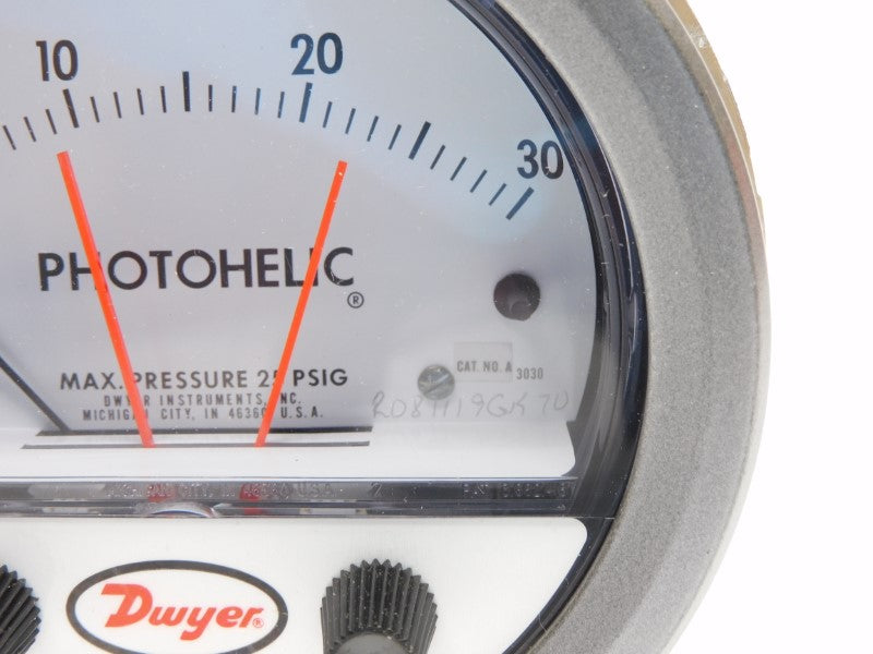 DWYER A3030 120/240VAC 10A 25PSI NSNP