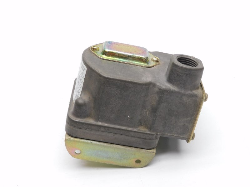 BARKSDALE D1T-H18SS 480V 3A .4-18PSI NSMP