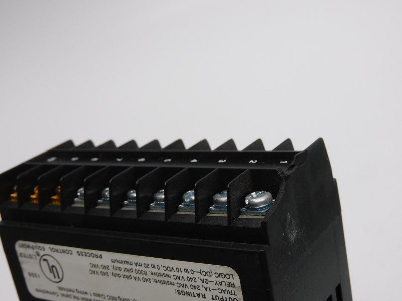 EUROTHERM 847/L1/L1/L1/C4/0/QS/(AJHF235)/ 240VAC 2A (AS PICTURED) UNMP