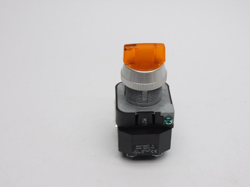 ALLEN BRADLEY 800T-26HA2KB6MX SER. U 240VAC (AS PICTURED) NSNP