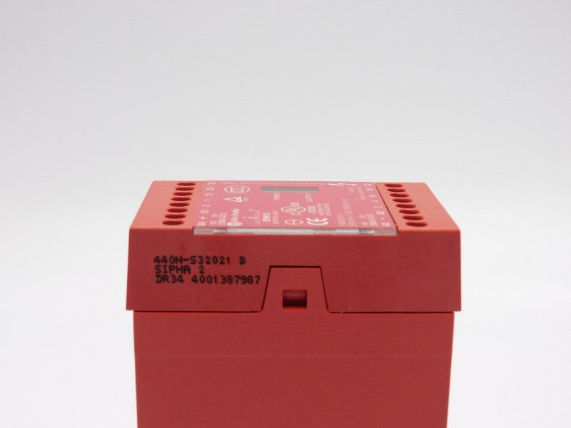 ALLEN BRADLEY 440N-S32021 SER. B 110/230VAC (WH) NSMP