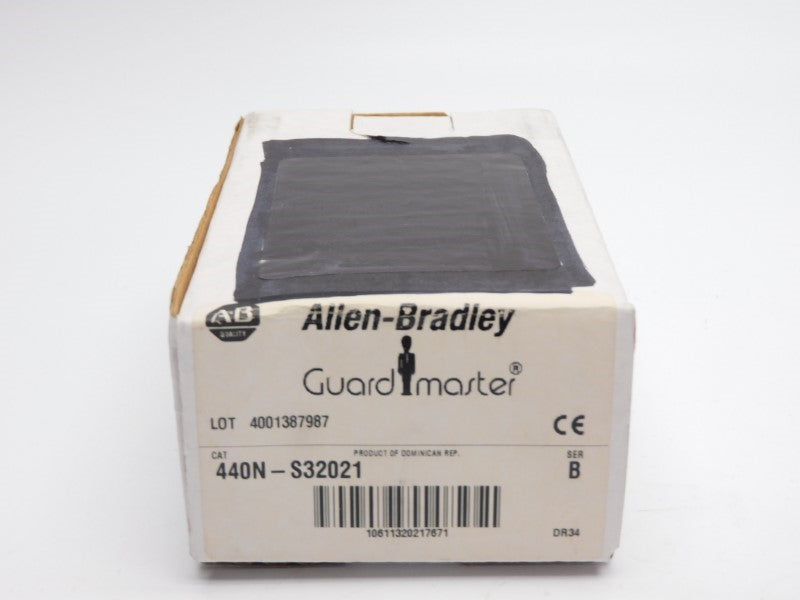ALLEN BRADLEY 440N-S32021 SER. B 110/230VAC (WH) NSMP