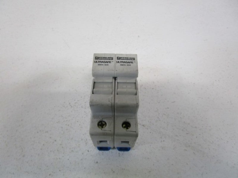 LOT OF 2 FERRAZ SHAWMUT FUSE HOLDER USM1 UNMP