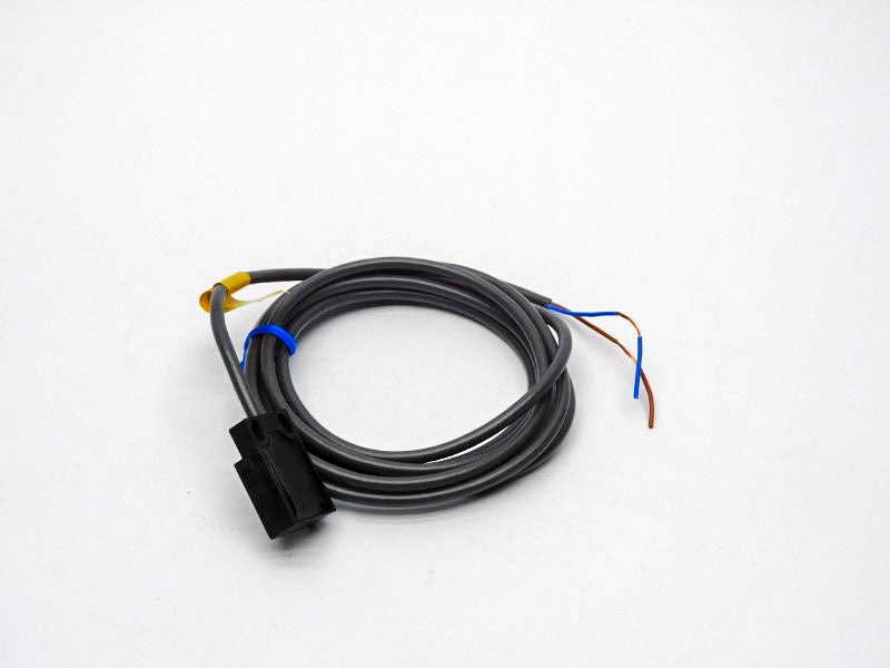 OMRON TL-W5MD1 12-24VDC 2M NSMP