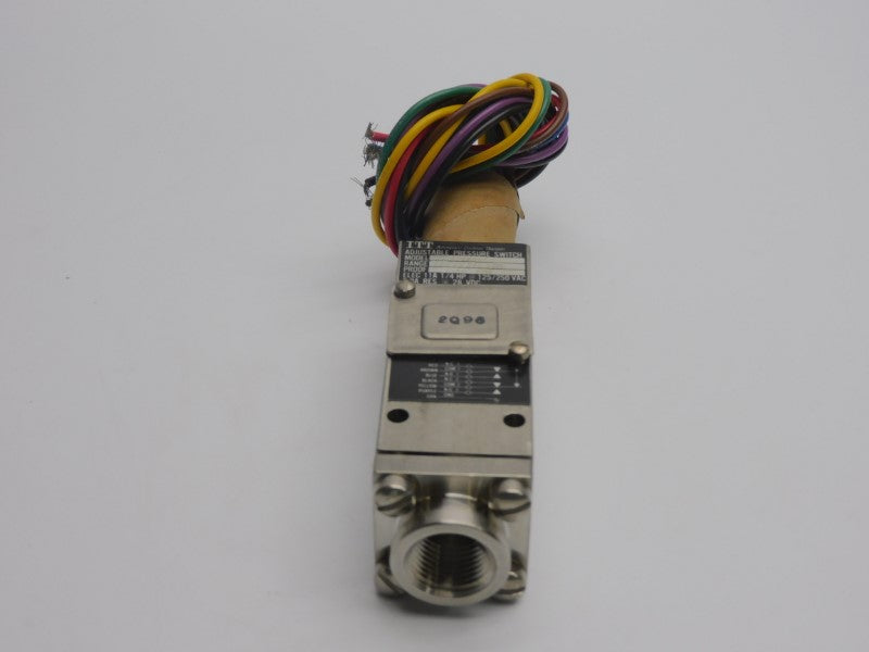 ITT 122P8S55 250VAC 11A 525-875PSI NSNP