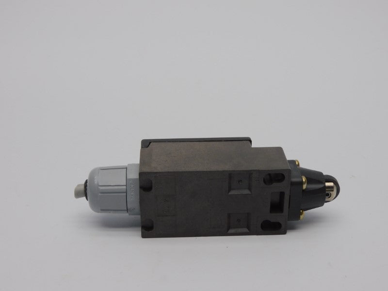 SCHMERSAL ZR236-02Z-M16 500V UNMP