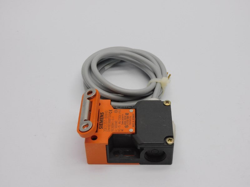 SIEMENS 3SE3257-6XX40 500VAC 4A (AS PICTURED) NSNP