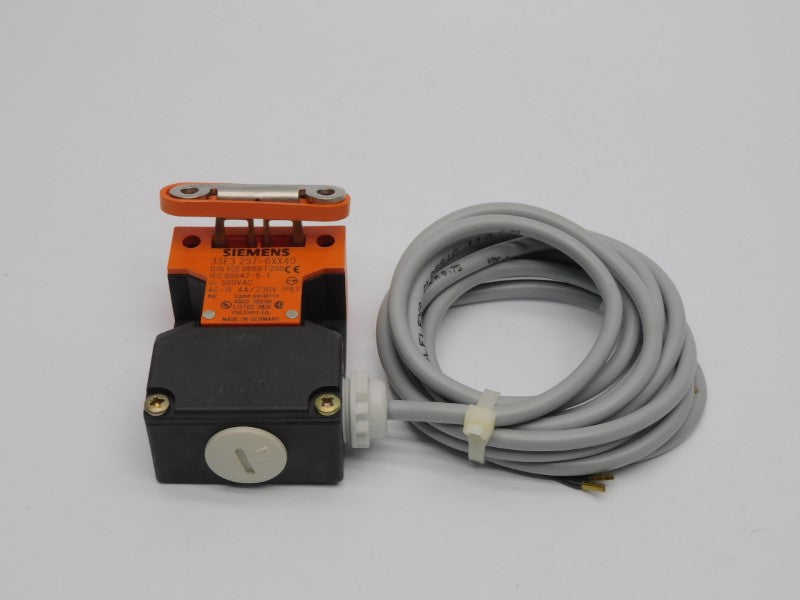 SIEMENS 3SE3257-6XX40 500VAC 4A (AS PICTURED) NSNP