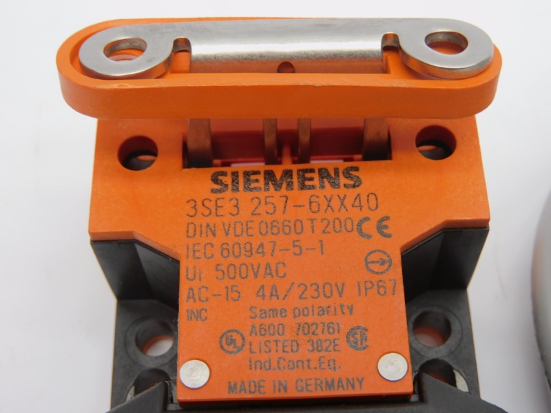 SIEMENS 3SE3257-6XX40 500VAC 4A (AS PICTURED) NSNP
