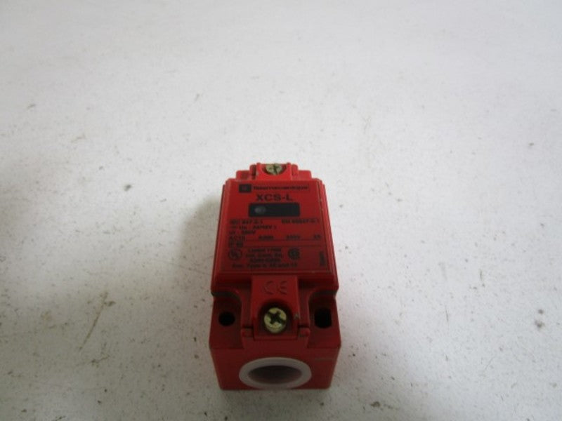 TELEMECANIQUE XCSL564B1 (AS PICTURED)  NSNP