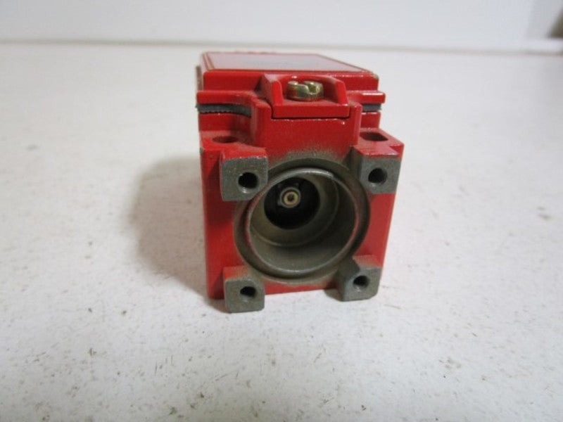 TELEMECANIQUE XCSL564B1 (AS PICTURED)  NSNP