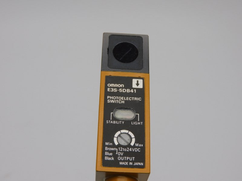 OMRON E3S-5DB41 12-24VDC 5M NSMP