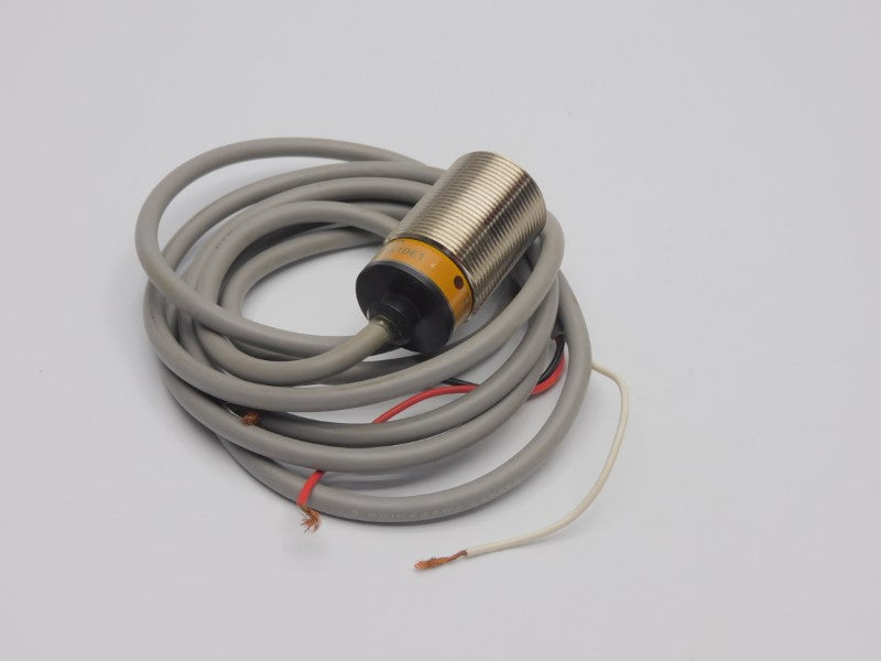 OMRON E2E-X10E1 12-24VDC UNMP
