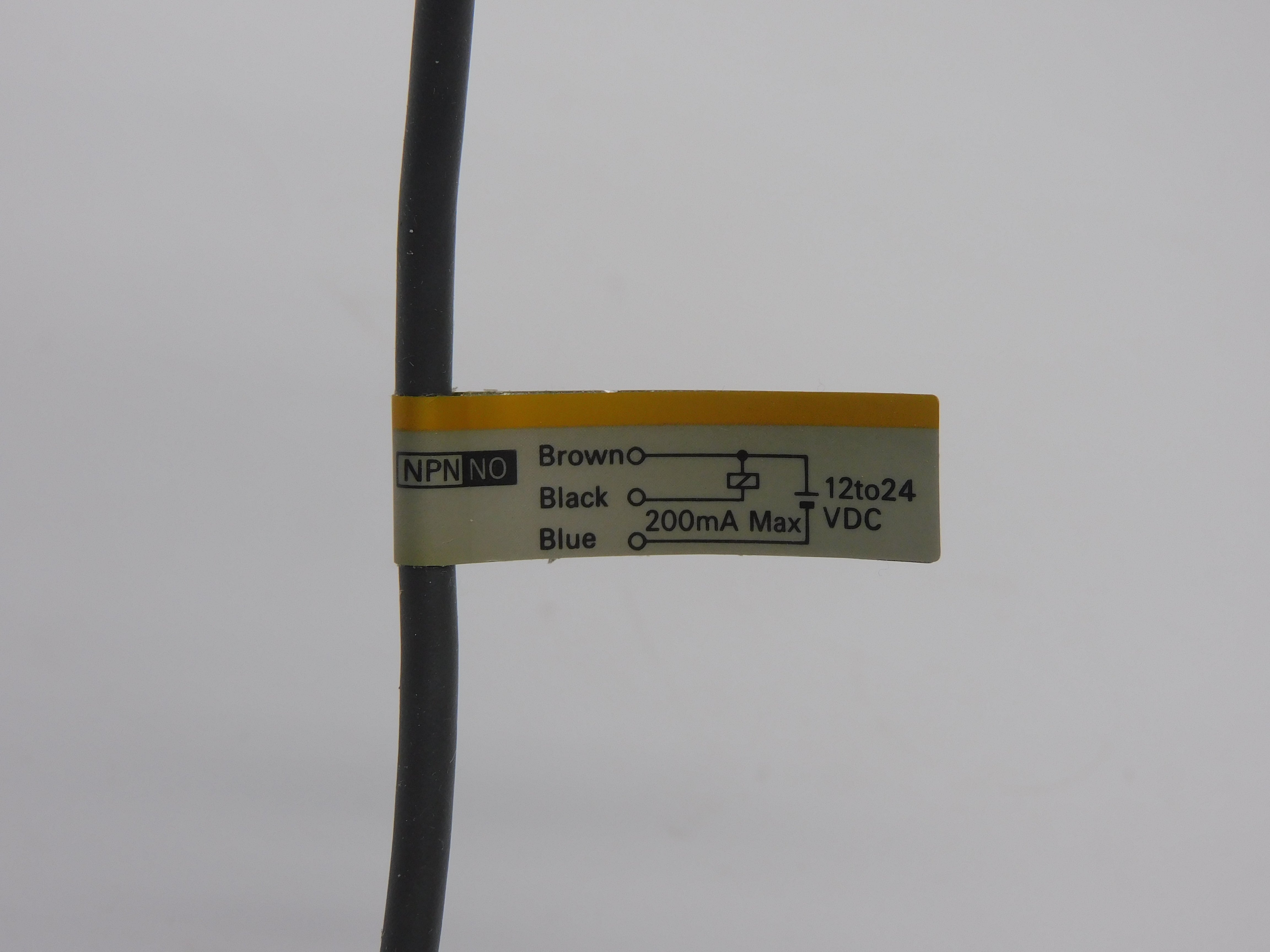 OMRON E2F-X1R5E1 12-24VDC 2M NSMP