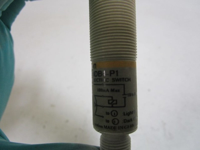 OMRON E3F2-3DB4-P1 UNMP