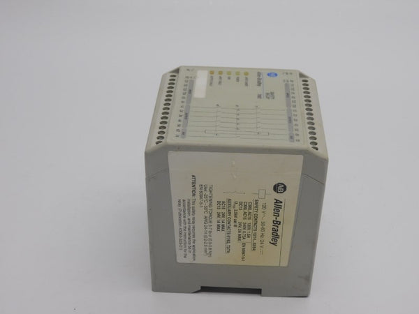 ALLEN BRADLEY 700-ZBR520AZ1 SER. A 120V 2A UNMP