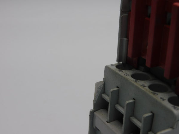 ALLEN BRADLEY 700S-CF620DJC SER. A 24VDC 20A (AS PICTURED) UNMP