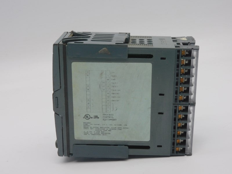EUROTHERM 2208/NS/VH/XX/XX/RF/RF/ENG/J/32/2193/F 240VAC 2A UNMP