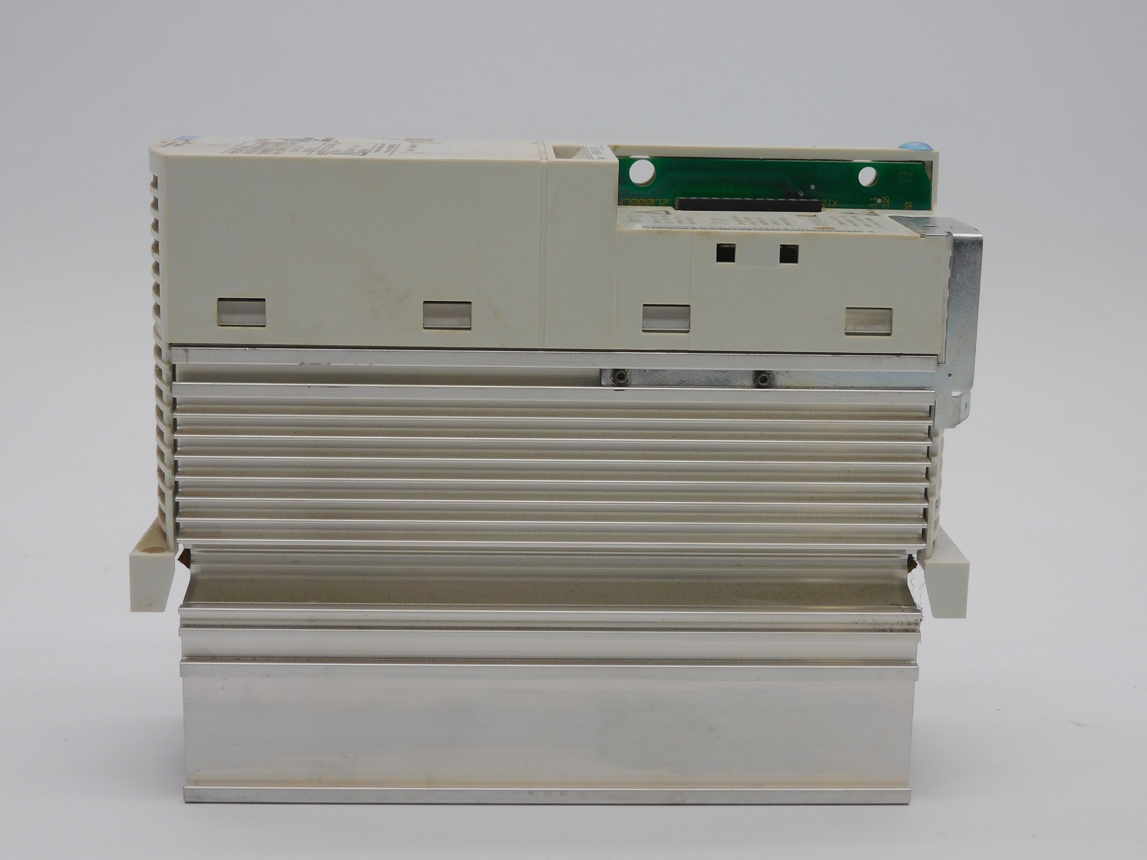 LENZE E82EV751K2C200 230/240V 9.0A UNMP