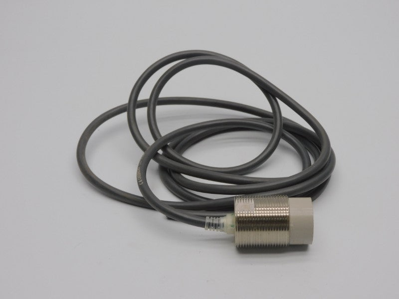 OMRON E2E-X18MF1 12-24VDC UNMP