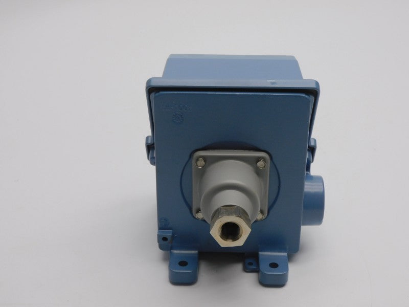 UNITED ELECTRIC J400-270 480VAC 15A 0-200PSI NSNP