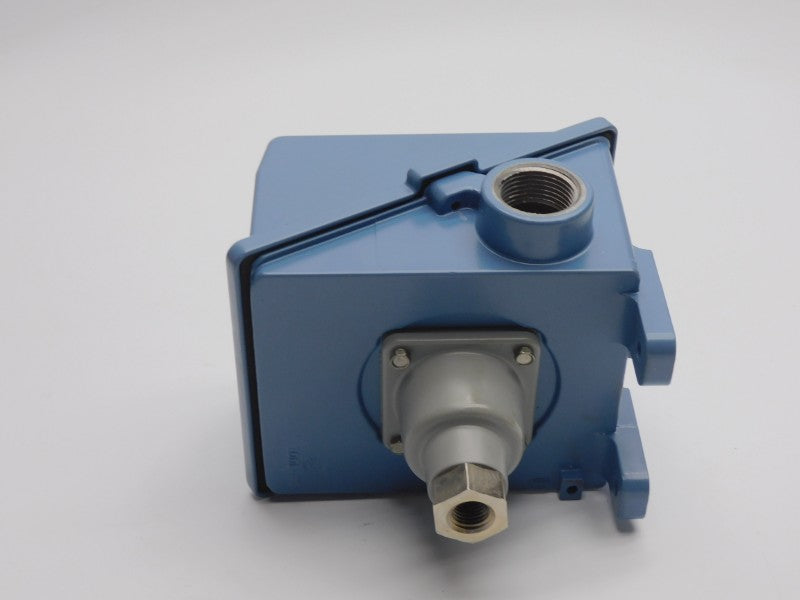 UNITED ELECTRIC J400-270 480VAC 15A 0-200PSI NSNP