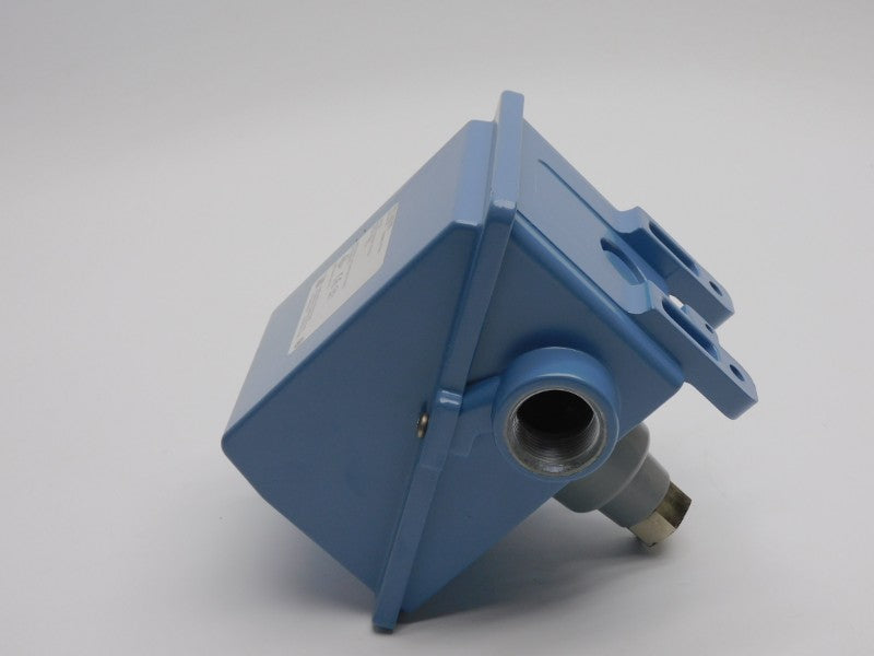 UNITED ELECTRIC J400-270 480VAC 15A 0-200PSI UNMP