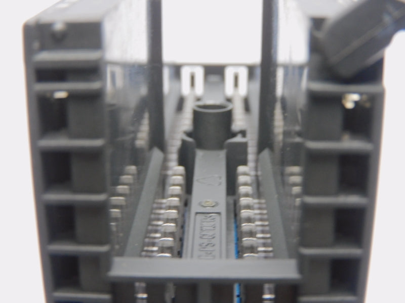 SIEMENS 6ES7321-1EL00-0AA0 120VAC UNMP