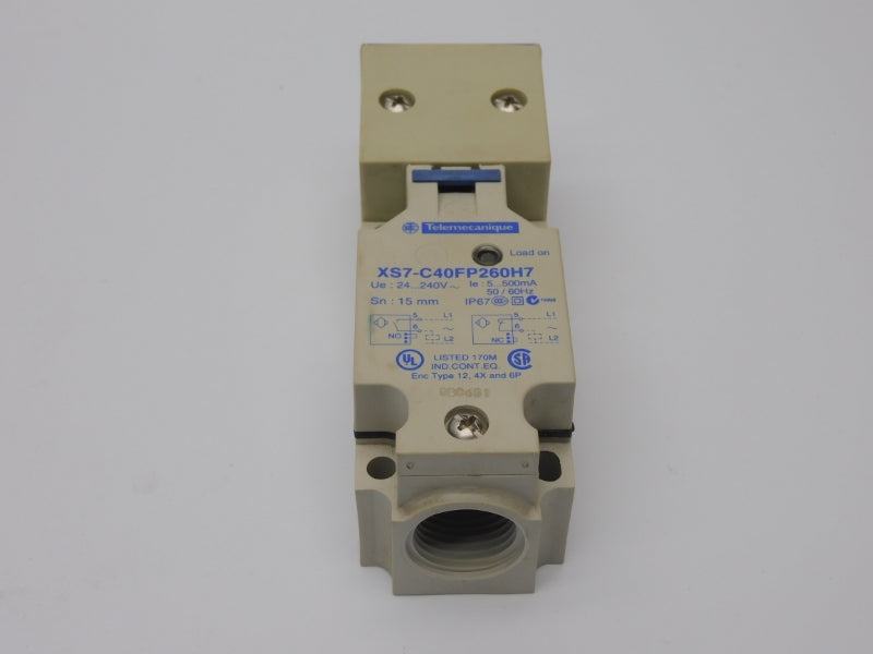 TELEMECANIQUE XS7C40FP260H7 24-240V NSMP
