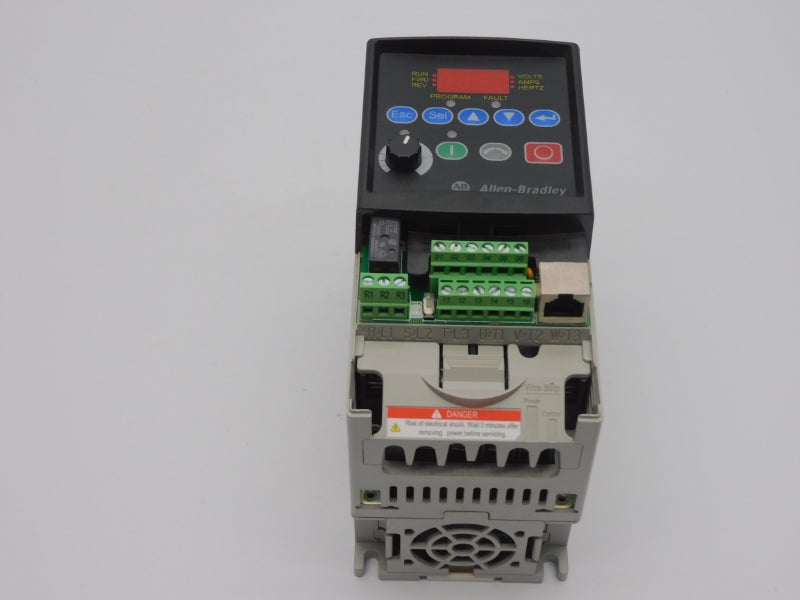 ALLEN BRADLEY 22A-B8P0N104 SER. A F/W 6.01 180-264VAC 9.5A UNMP