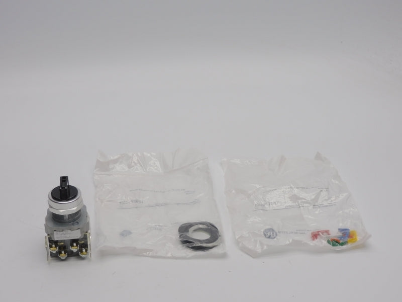 ALLEN BRADLEY 800T-JX2KE7B SER. T (WH) NSMP