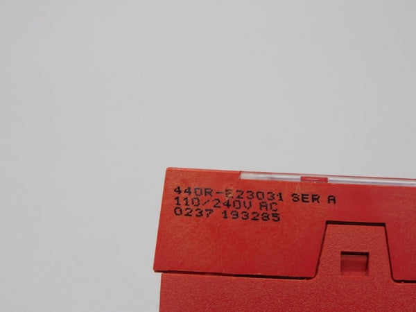 ALLEN BRADLEY 440R-E23031 SER. A 24VAC/DC 110/240VAC  (WH) NSMP