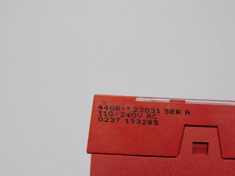 ALLEN BRADLEY 440R-E23031 SER. A 24VAC/DC 110/240VAC  (WH) NSMP