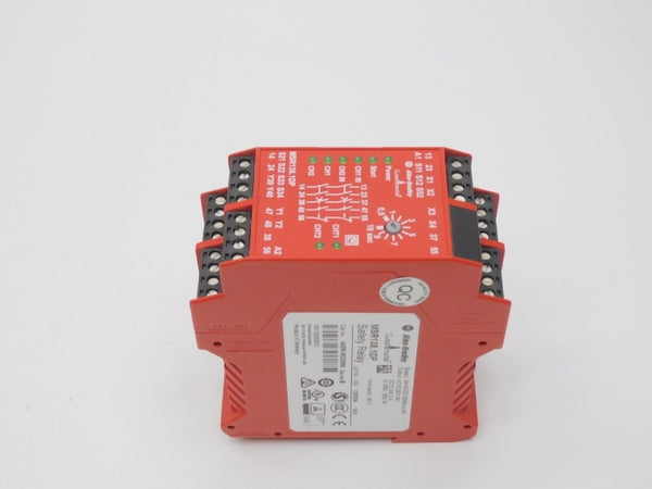 ALLEN BRADLEY 440R-M23088 SER. B 24VAC/DC 6A (WH) NSMP