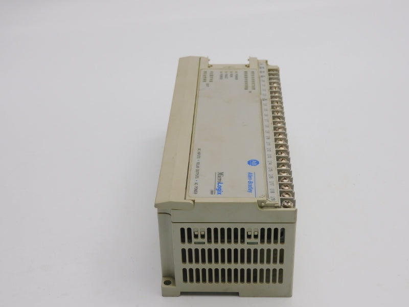 ALLEN BRADLEY 1761-L32AWA SER. E F/W 1.0 100-240VAC (AS IS) UNMP