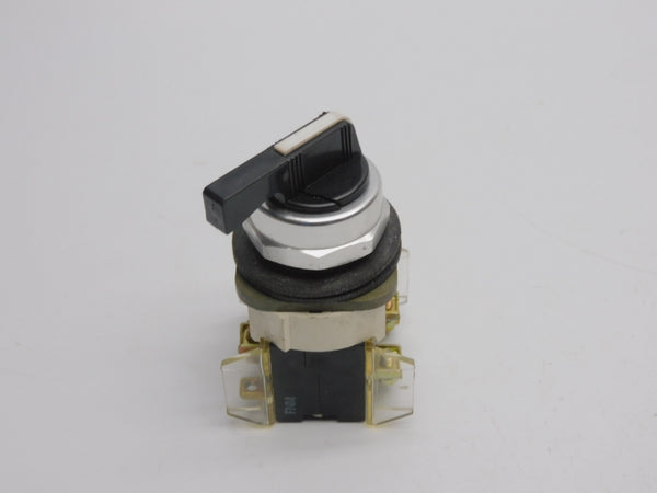 ALLEN BRADLEY 800T-H17 SER. T UNMP