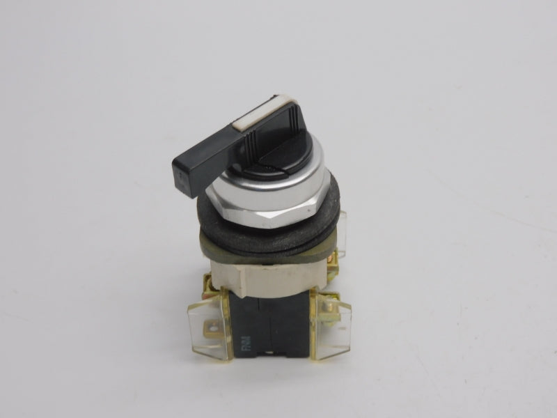 ALLEN BRADLEY 800T-H17 SER. T UNMP