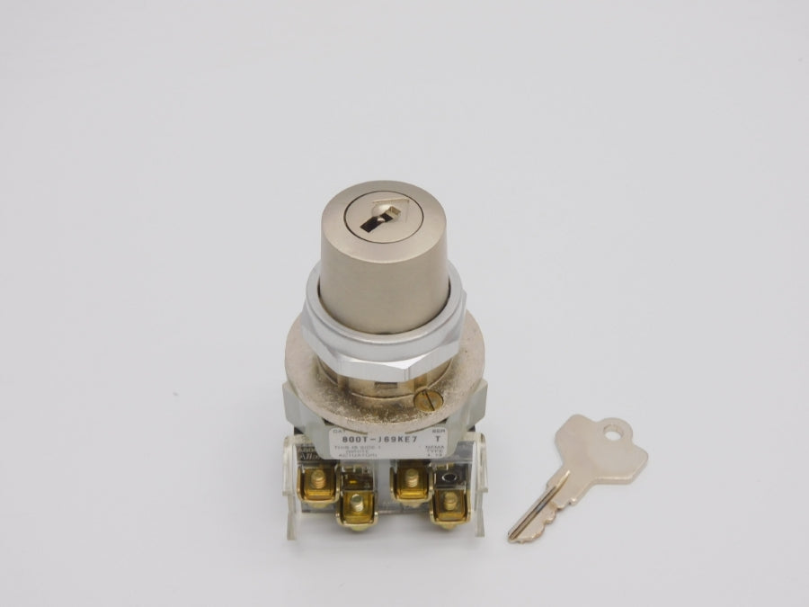 ALLEN BRADLEY 800T-J69KE7B SER. T (WH) NSMP