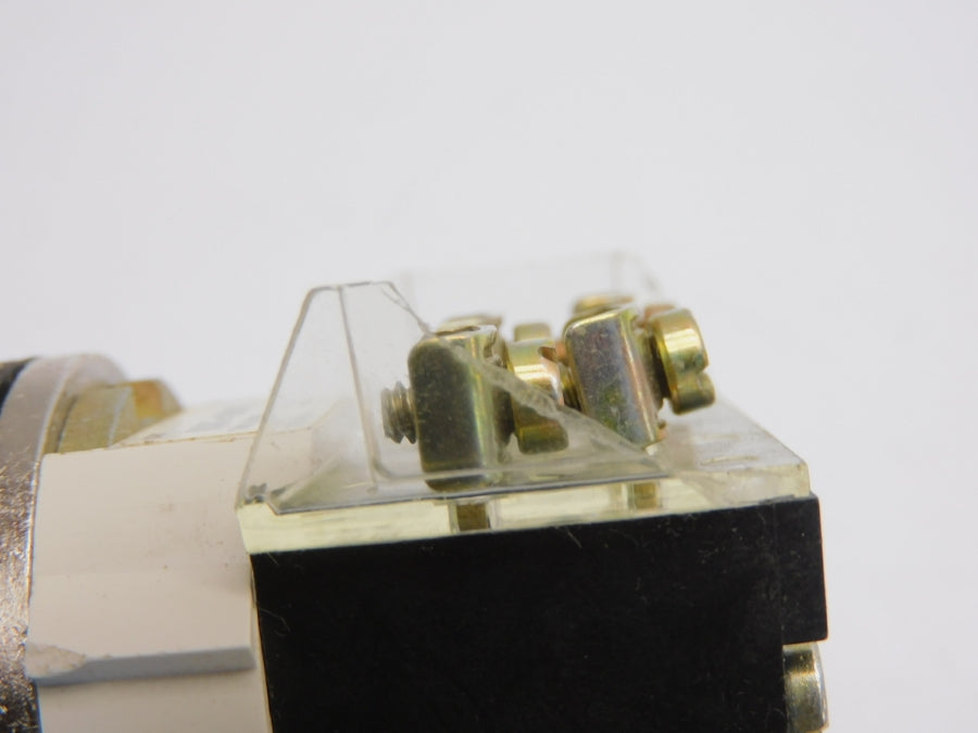 ALLEN BRADLEY 800T-J69KE7 SER. T (AS PICTURED) NSNP